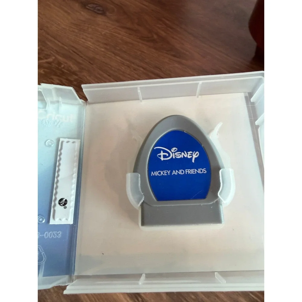VTG Cricut Disney Mickey and Friends Cartridge Complete Handbook 50 Images